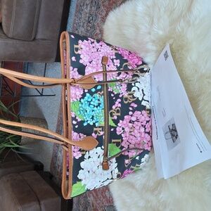 Beautiful NWOT Dooney & Bourke Pink, Blue, & White Hydrangea Tote 🩷🩵🤍🖤🎁